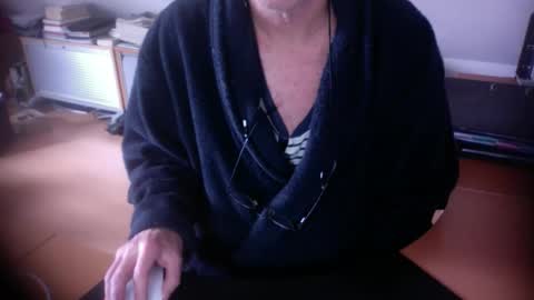 Snapshot of amor2200 chatting on February 7, 2026, 9:13 am Amor2200 online show from February 7, 2026, 9:13 am