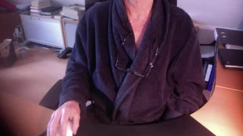 Snapshot of amor2200 chatting on February 8, 2026, 1:03 pm Amor2200 online show from February 8, 2026, 1:03 pm