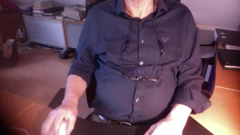 Snapshot of amor2200 chatting on February 9, 2026, 8:29 am Amor2200 online show from February 9, 2026, 8:29 am