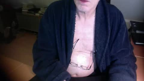 Snapshot of amor2200 chatting on February 10, 2026, 8:57 pm Amor2200 online show from February 10, 2026, 8:57 pm