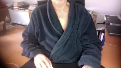 Snapshot of amor2200 chatting on February 11, 2026, 9:36 am Amor2200 online show from February 11, 2026, 9:36 am