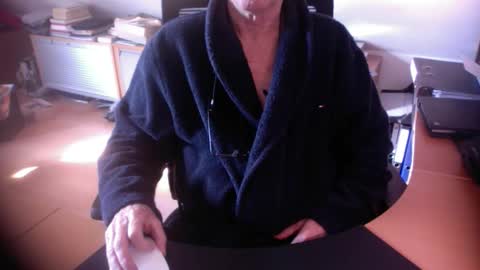 Snapshot of amor2200 chatting on February 18, 2026, 10:33 am Amor2200 online show from February 18, 2026, 10:33 am