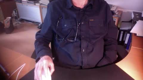 Snapshot of amor2200 chatting on February 27, 2026, 2:28 pm Amor2200 online show from February 27, 2026, 2:28 pm