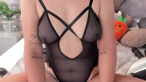 amora online show from May 1, 2026, 3:38 pm
