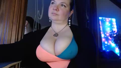 amorelara online show from December 6, 2024, 7:32 am