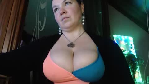 amorelara online show from December 8, 2024, 1:14 pm