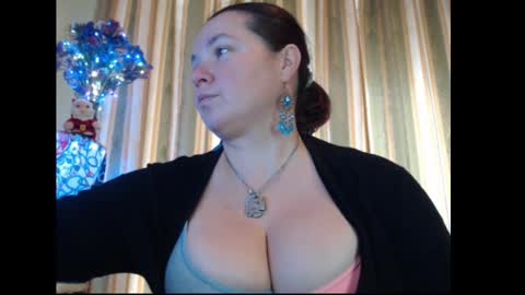 amorelara online show from October 8, 2025, 7:28 am