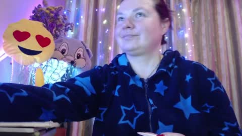 amorelara online show from April 16, 2026, 5:52 am