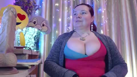 amorelara online show from April 17, 2026, 7:55 am