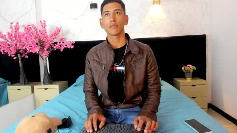 Snapshot of amorvives chatting on April 11, 2026, 2:43 pm Carlos online show from April 11, 2026, 2:43 pm