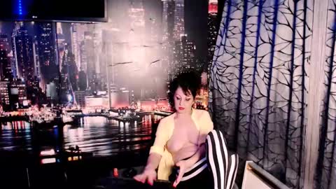 Sarah online show from October 31, 2025, 6:31 pm