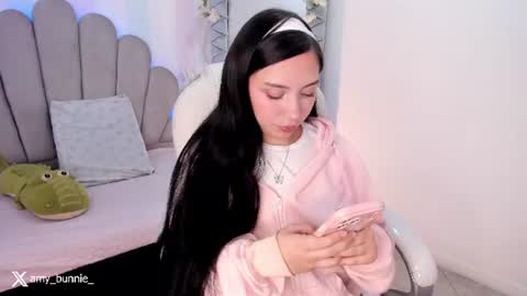 Snapshot of amy_bunniie chatting on August 5, 2026, 10:23 pm Amy online show from August 5, 2026, 10:23 pm