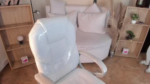     online show from January 2, 2025, 7:51 pm