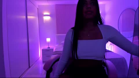 Snapshot of amy_medina_ chatting on December 3, 2024, 6:49 pm Emily online show from December 3, 2024, 6:49 pm