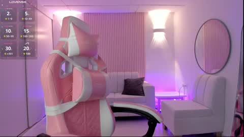 Snapshot of amy_medina_ chatting on February 25, 2025, 6:42 pm Emily online show from February 25, 2025, 6:42 pm