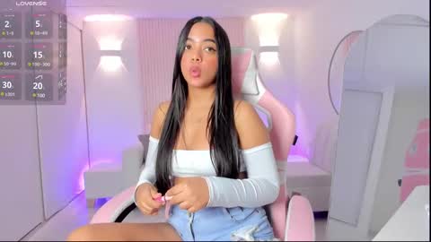 Snapshot of amy_medina_ chatting on March 6, 2025, 5:22 pm Emily online show from March 6, 2025, 5:22 pm
