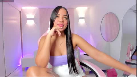 Snapshot of amy_medina_ chatting on March 8, 2025, 5:33 pm Emily online show from March 8, 2025, 5:33 pm