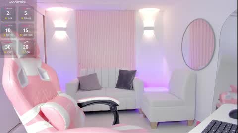 Snapshot of amy_medina_ chatting on March 11, 2025, 1:01 pm Emily online show from March 11, 2025, 1:01 pm