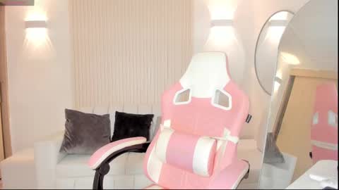 Snapshot of amy_medina_ chatting on September 23, 2025, 2:42 pm Emily online show from September 23, 2025, 2:42 pm