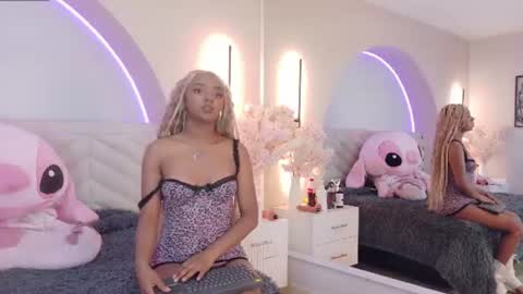 Snapshot of amy_miller2 chatting on June 12, 2026, 8:19 pm Amy online show from June 12, 2026, 8:19 pm