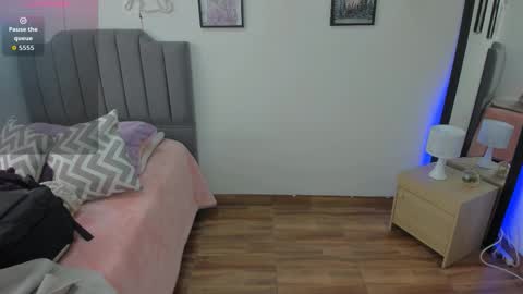 Amy sophia 3 online show from November 17, 2025, 1:28 pm