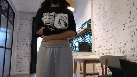 girl next door named Amy online show from February 5, 2025, 1:22 pm