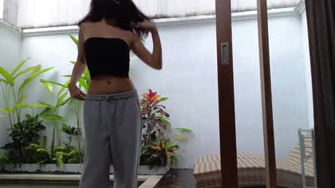 girl next door named Amy online show from February 26, 2025, 5:31 am