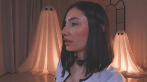 Amy Armstrong online show from October 17, 2025, 12:58 am