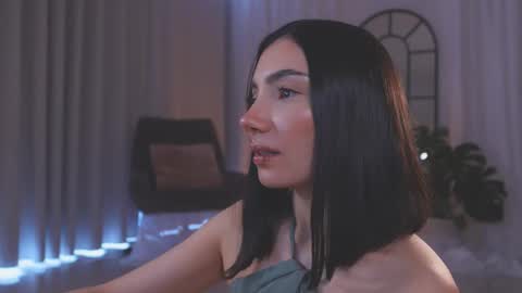 Amy Armstrong online show from November 10, 2025, 8:41 pm