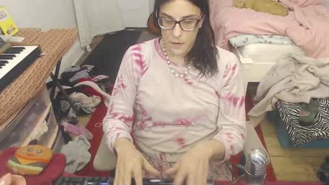 Snapshot of amyattack chatting on March 4, 2025, 10:46 am Trashely Gimpson online show from March 4, 2025, 10:46 am