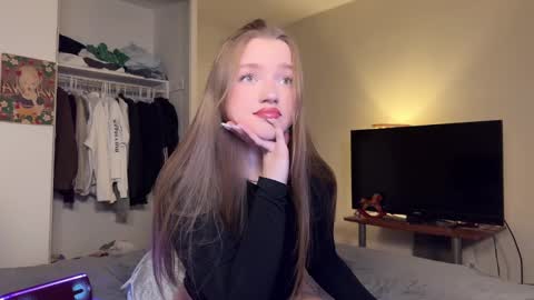 Snapshot of amyjj chatting on January 12, 2025, 2:35 am Amy online show from January 12, 2025, 2:35 am