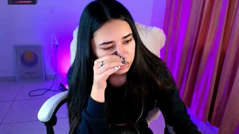 Snapshot of amyolimpo chatting on October 25, 2025, 4:53 am Amy ... Nice to meet u thumb up me please its important online show from October 25, 2025, 4:53 am