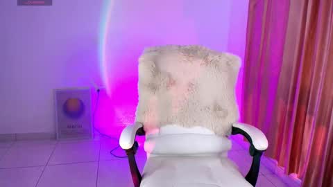 Snapshot of amyolimpo chatting on November 10, 2025, 3:05 am Amy ... Nice to meet u thumb up me please its important online show from November 10, 2025, 3:05 am