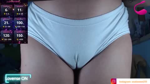 Snapshot of ana_loveee chatting on September 17, 2025, 10:11 pm Ana lopez - Cameltoe girl online show from September 17, 2025, 10:11 pm