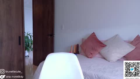 ana_moretti online show from February 27, 2026, 8:20 pm