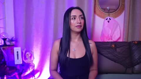 Snapshot of ana_riveros chatting on October 17, 2025, 5:21 am online show from October 17, 2025, 5:21 am