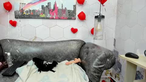 ANNA FUENTES online show from February 14, 2025, 11:31 am