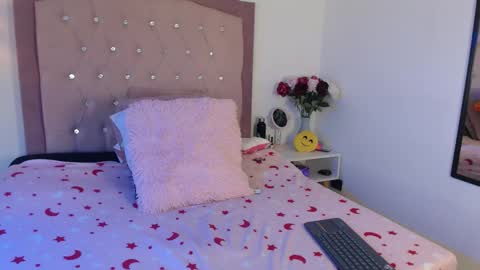 Ana Moon  online show from November 25, 2025, 5:07 am