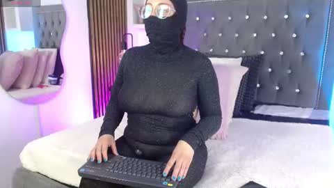 Snapshot of anaa_moon chatting on June 24, 2026, 4:22 am Ana Moon online show from June 24, 2026, 4:22 am