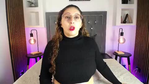 Snapshot of anaa_moon chatting on July 14, 2026, 5:01 am Ana Moon online show from July 14, 2026, 5:01 am
