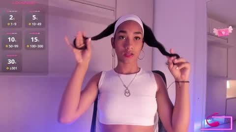 anaacollins_ online show from November 5, 2025, 11:32 am