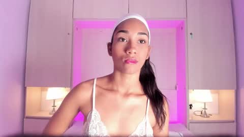 anaacollins_ online show from March 26, 2026, 11:38 am