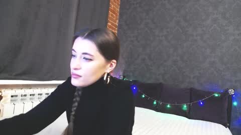 Anna online show from November 11, 2025, 1:11 pm