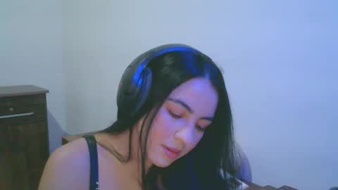 anabelenogueira1 online show from April 3, 2026, 9:24 pm