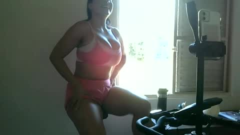 anabelenogueira1 online show from June 19, 2026, 1:37 pm