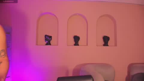 Ana  online show from November 6, 2025, 1:12 pm