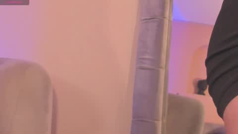 Ana  online show from November 7, 2025, 12:16 pm