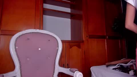 Snapshot of anahi__18 chatting on January 17, 2026, 7:28 pm Anahi online show from January 17, 2026, 7:28 pm