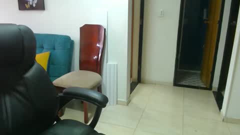 Snapshot of anaids_dam chatting on October 28, 2025, 12:52 pm anaids online show from October 28, 2025, 12:52 pm