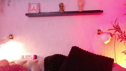 Anaise  online show from October 22, 2025, 11:43 am